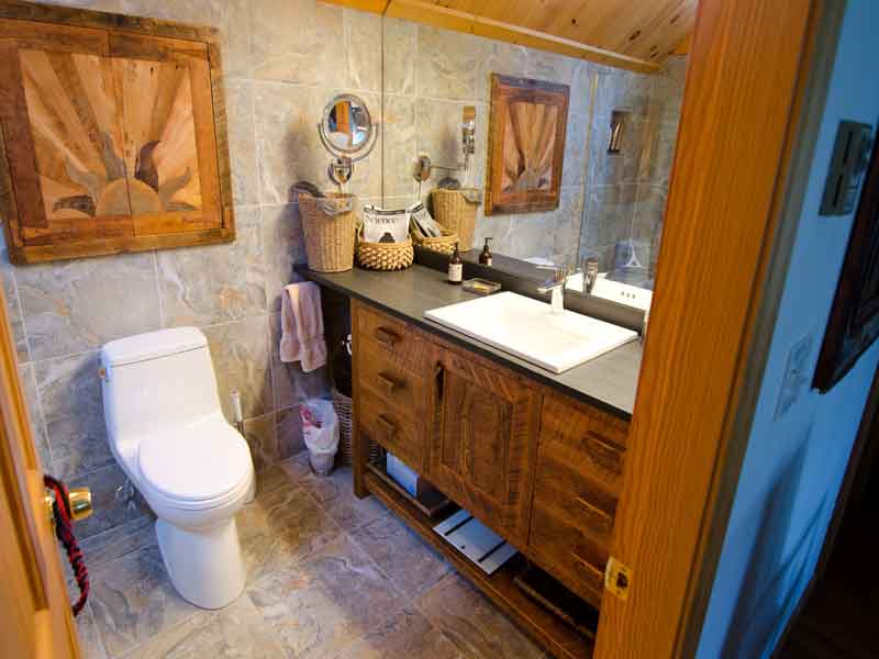 rustic-bathroom